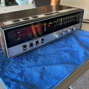 Sears Black and Silver AM/FM Clock Radio